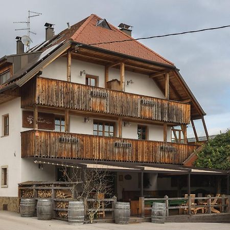 Guesthouse Novak Dvor Bagian luar foto