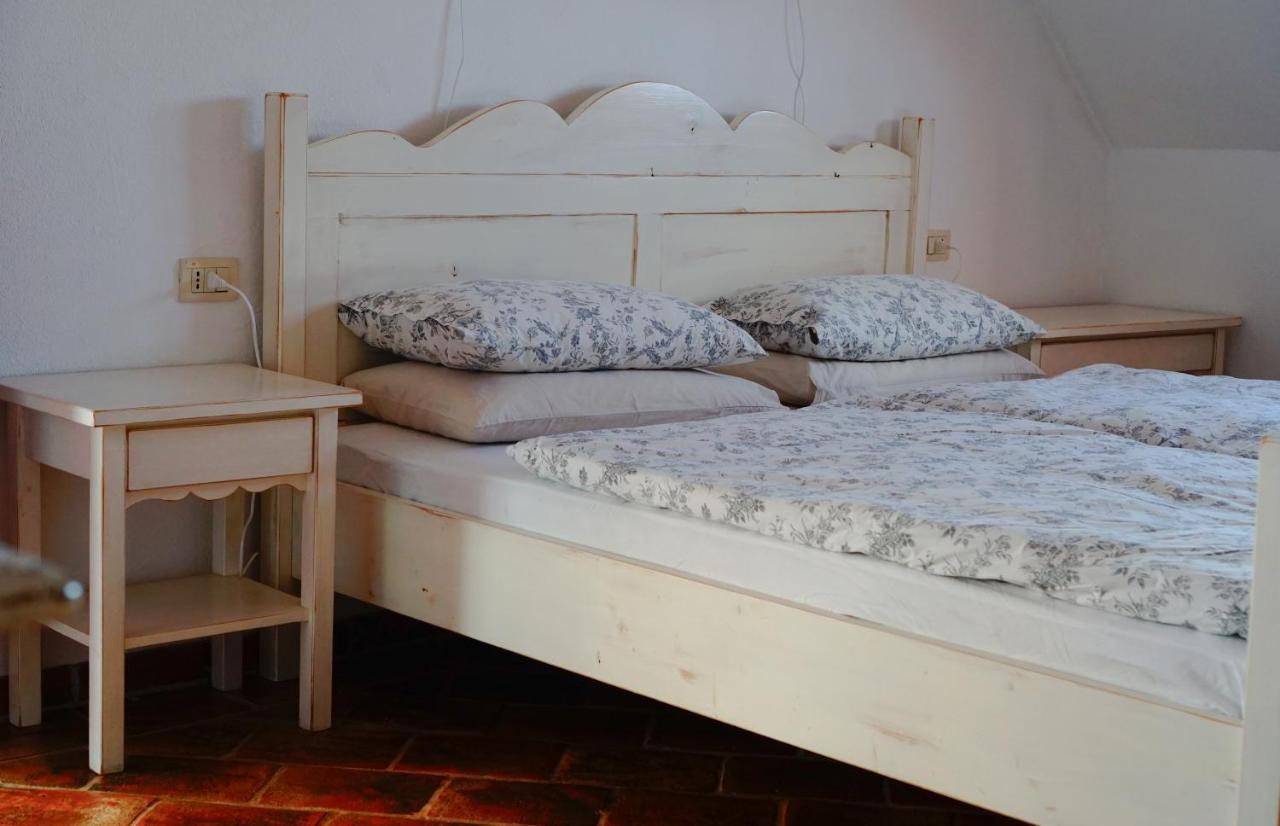 Guesthouse Novak Dvor Bagian luar foto